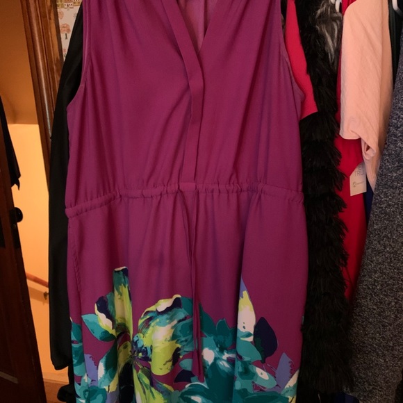 Dresses - Picture 3 of 9